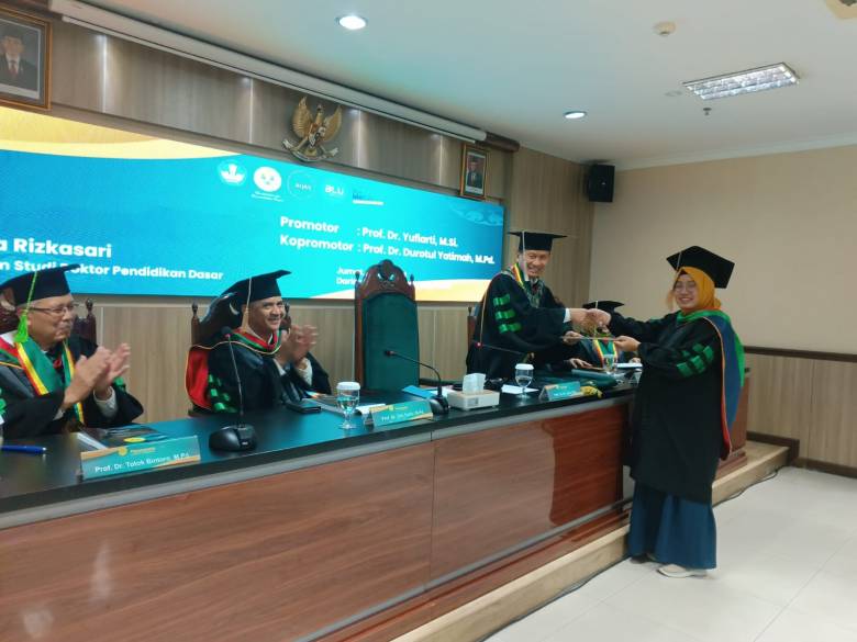 Ujian Sidang Terbuka Promosi Doktor Elinda Rizkasari,S.Pd.,M.Pd Pendidikan Dasar UNJ Jakarta tentang Pengembangan Model Pelatihan Kompetensi Pendagogik Berbasis Blended Learning